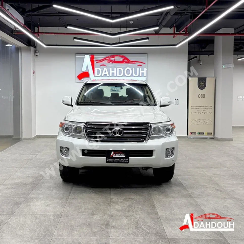 تويوتا  لاند كروزر  جي اكس ار  2015  اوتوماتيك  314,000 كم  8 سلندر  دفع رباعي  اس يو في  أبيض