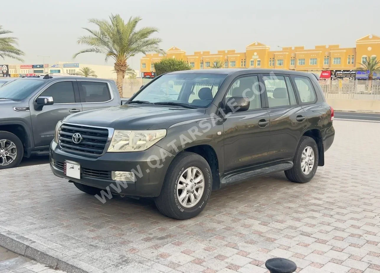تويوتا  لاند كروزر  جي اكس  2011  اوتوماتيك  45,000 كم  6 سلندر  دفع رباعي  اس يو في  أسود
