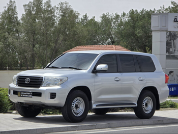 تويوتا  لاند كروزر  جي  2014  اوتوماتيك  212,000 كم  6 سلندر  دفع رباعي  اس يو في  فضي