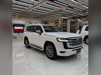 تويوتا  لاند كروزر  في اكس ار  2022  اوتوماتيك  117,000 كم  6 سلندر  دفع رباعي  اس يو في  أبيض