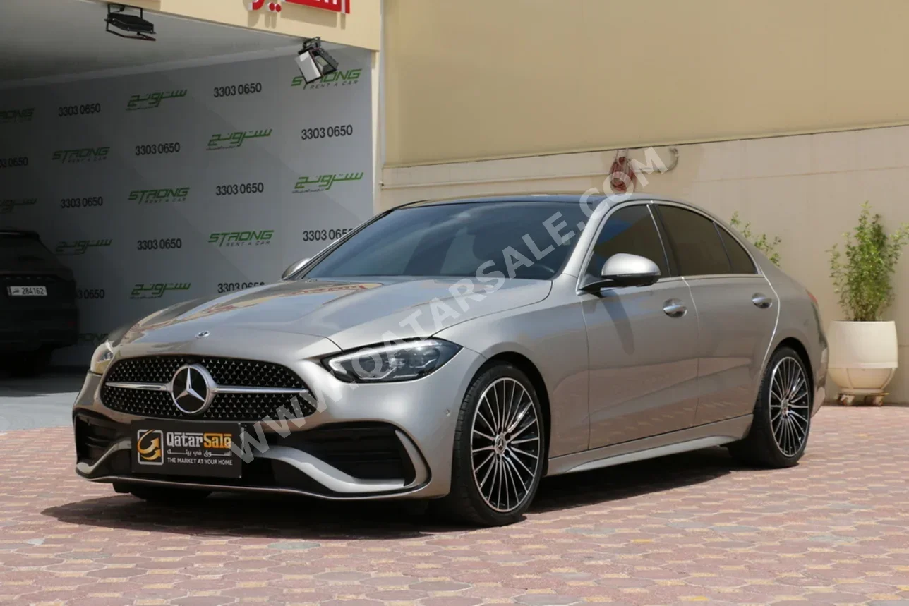 مرسيدس - بنز  سي - كلاس  200  2024  اوتوماتيك  34,000 كم  4 سلندر  دفع خلفي  سيدان  فضي  تحت الضمان