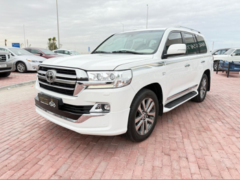 Toyota  Land Cruiser  VXS  2019  Automatic  169,000 Km  8 Cylinder  Four Wheel Drive (4WD)  SUV  White