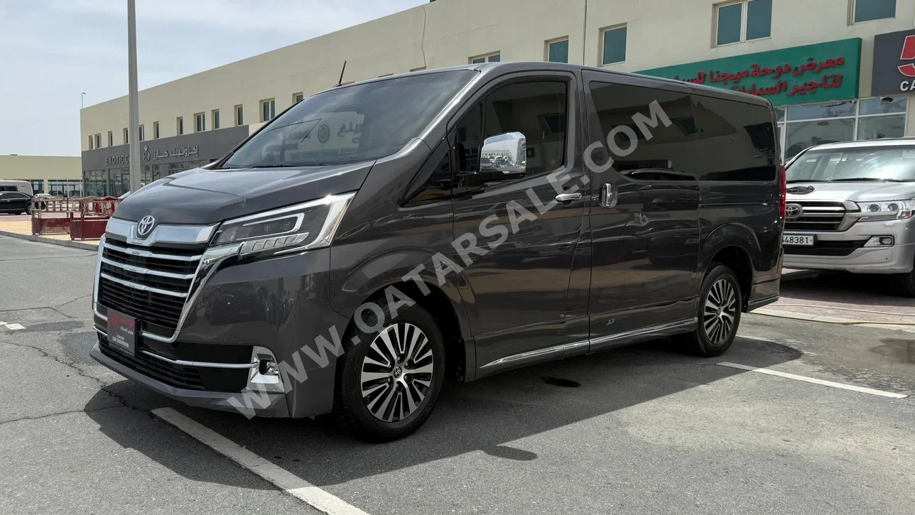 تويوتا  جرانفيا  بريميوم  2024  اوتوماتيك  18,000 كم  6 سلندر  دفع خلفي  فان \ باص  رمادي  تحت الضمان