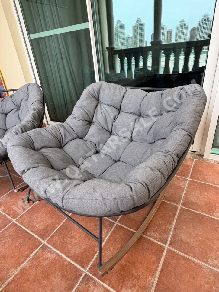 أثاث اخارجي - اللون الرمادي  - كراسي خارجية