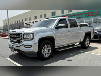 جي ام سي  سييرا  اس ال اي  2016  اوتوماتيك  379,000 كم  8 سلندر  دفع رباعي  بيكب  رمادي