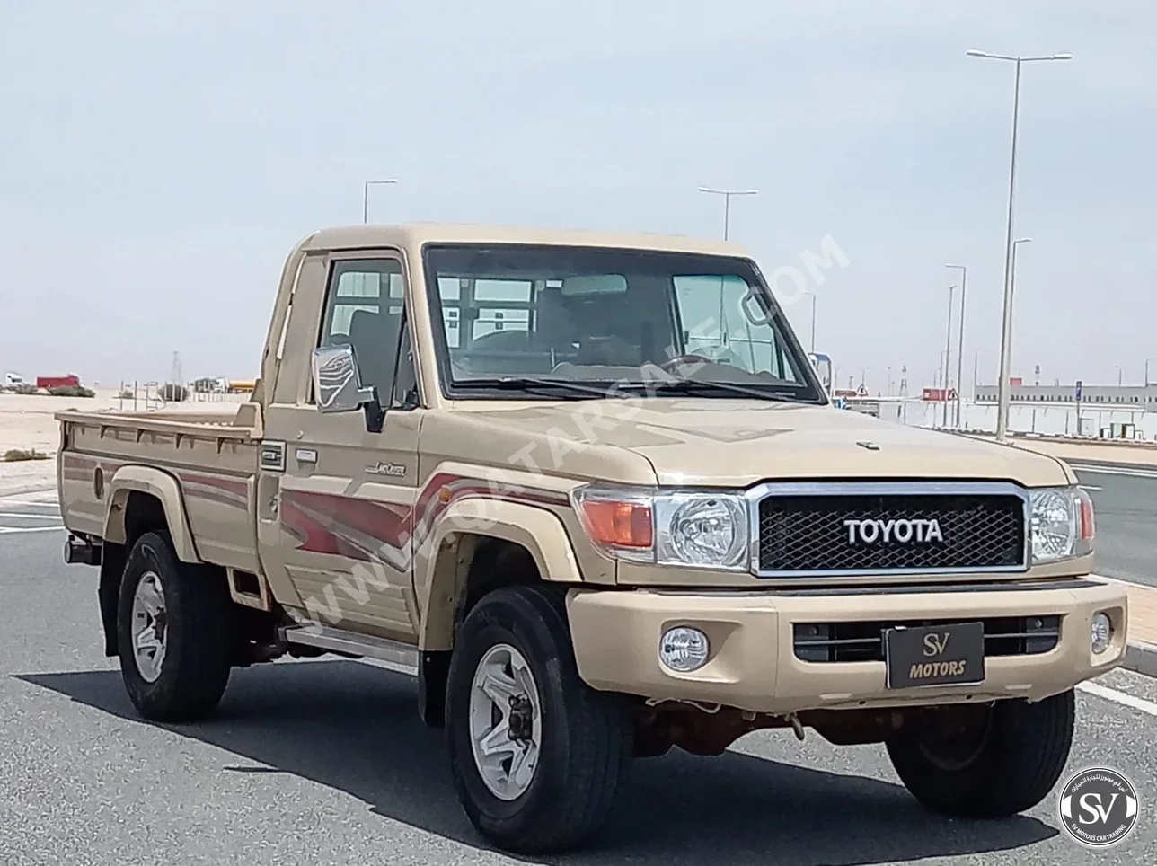 تويوتا  لاند كروزر  ال اكس  2016  عادي  372,000 كم  6 سلندر  دفع رباعي  بيكب  بيج