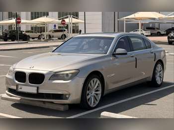 بي ام دبليو  الفئة - السابعة  740 Li  2009  اوتوماتيك  180,000 كم  6 سلندر  دفع خلفي  سيدان  فضي
