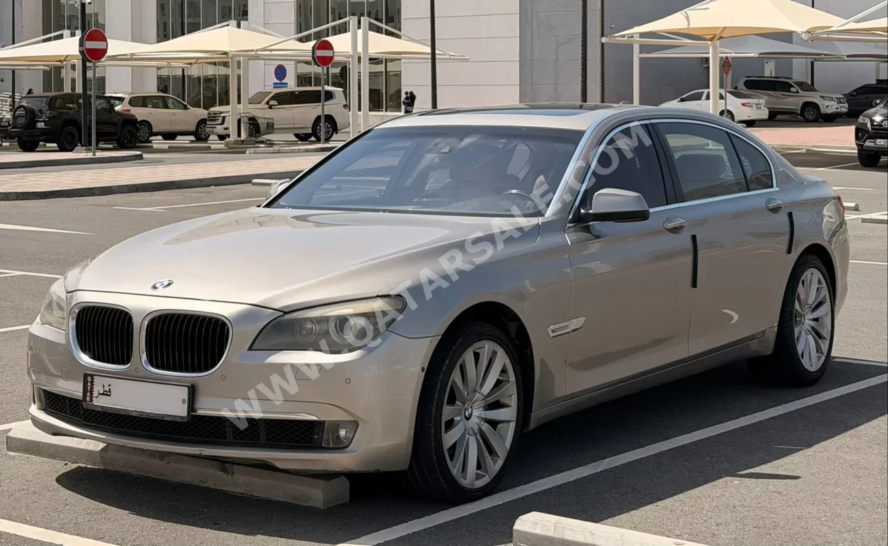 بي ام دبليو  الفئة - السابعة  740 Li  2009  اوتوماتيك  180,000 كم  6 سلندر  دفع خلفي  سيدان  فضي