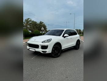 Porsche  Cayenne  S  2015  Automatic  240,000 Km  6 Cylinder  Four Wheel Drive (4WD)  SUV  White