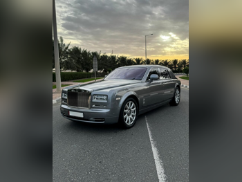 Rolls-Royce  Phantom  2015  Automatic  26,000 Km  12 Cylinder  All Wheel Drive (AWD)  Sedan  Silver