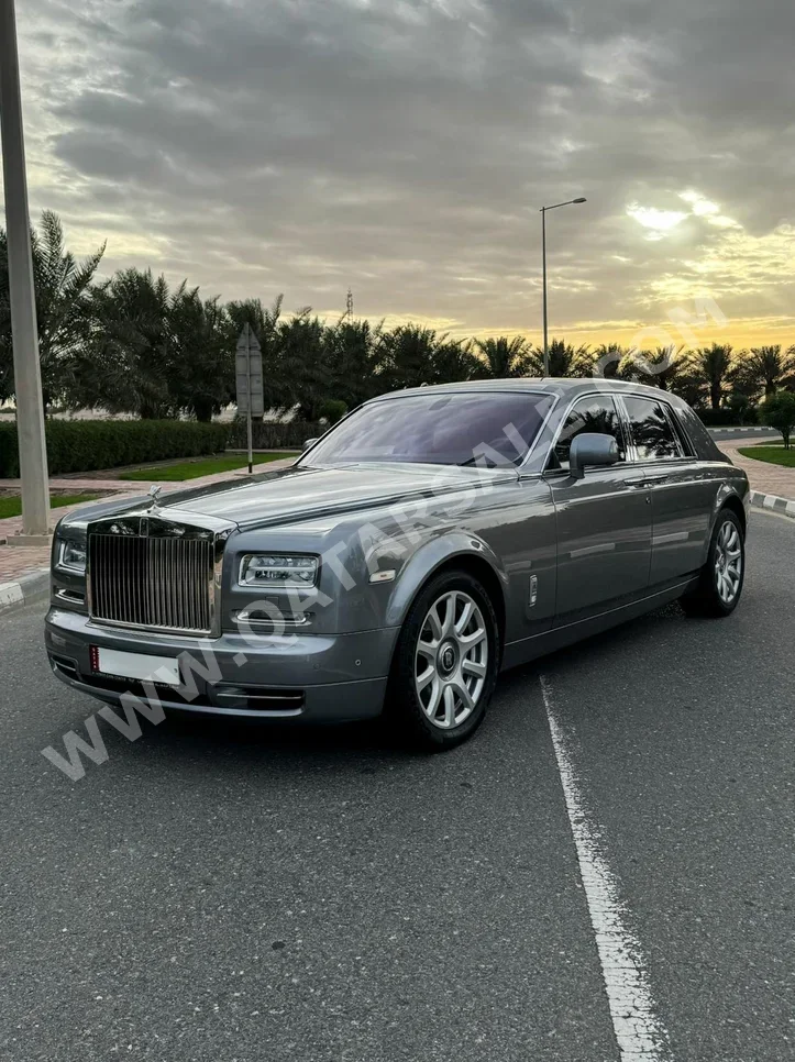 رولز - رويس  فانتوم  2015  اوتوماتيك  26,000 كم  12 سلندر  دفع كلي مستمر  سيدان  فضي