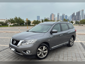 Nissan  Pathfinder  2016  Automatic  90,000 Km  4 Cylinder  Four Wheel Drive (4WD)  SUV  Gray