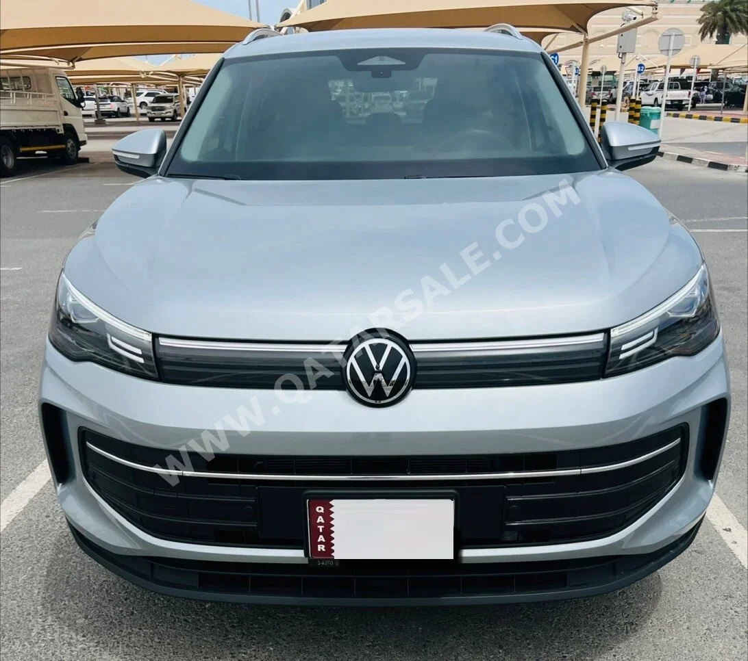 فوكس واغن  تيغوان  1.4 تي اس اي  2025  اوتوماتيك  1,600 كم  4 سلندر  سحب امامي  اس يو في  رمادي ميتالك  تحت الضمان