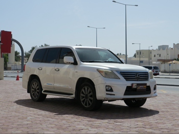 Lexus  LX  570  2011  Automatic  627,000 Km  8 Cylinder  Four Wheel Drive (4WD)  SUV  White