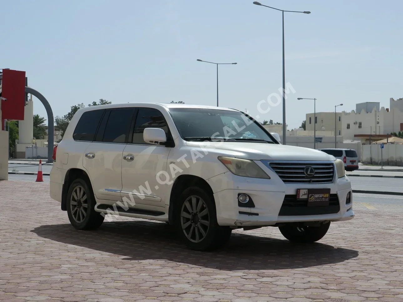 لكزس  ال اكس  570  2011  اوتوماتيك  627,000 كم  8 سلندر  دفع رباعي  اس يو في  أبيض