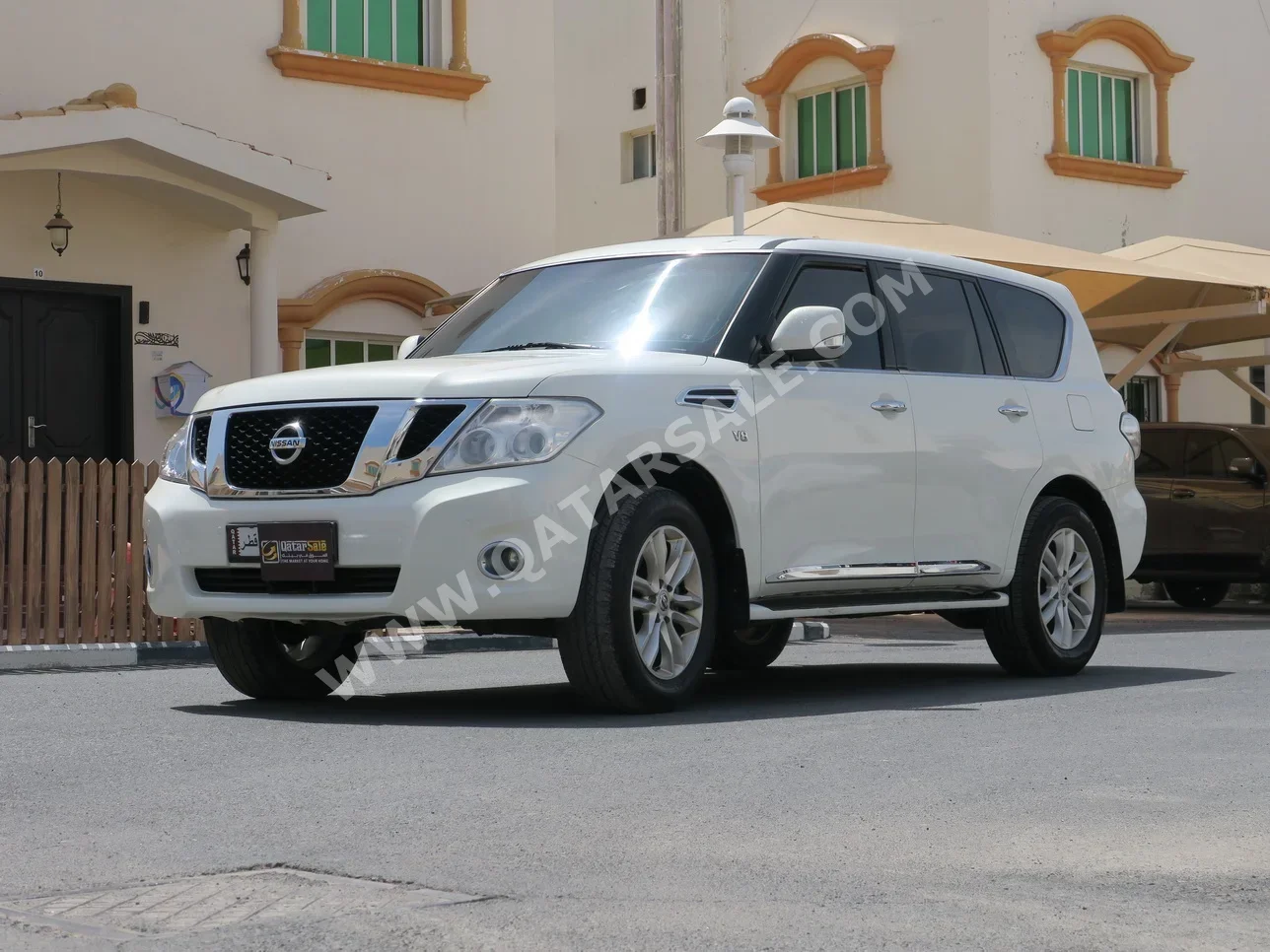 نيسان  باترول  ال اي  2013  اوتوماتيك  440,000 كم  8 سلندر  دفع رباعي  اس يو في  أبيض