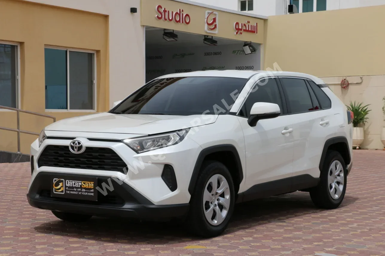 تويوتا  راف 4  2022  اوتوماتيك  59,000 كم  4 سلندر  سحب امامي  اس يو في  أبيض