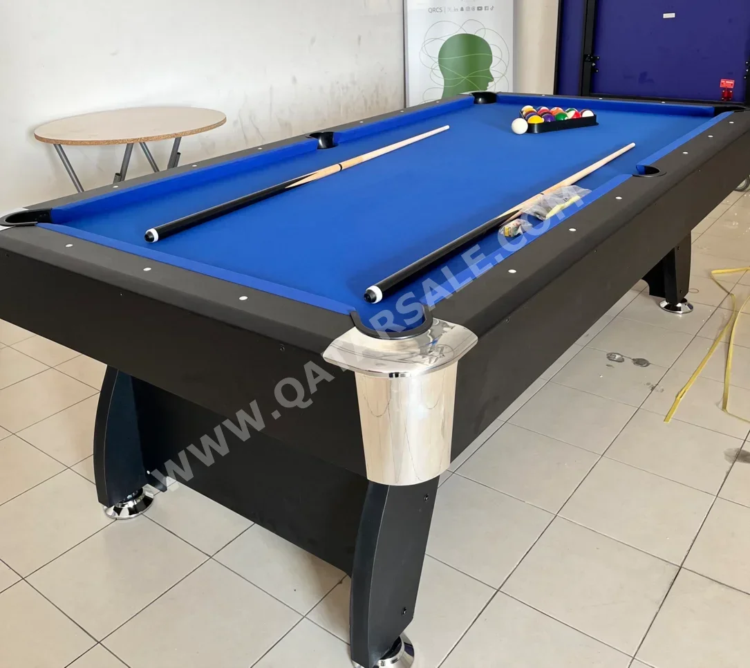 ازرق  طاولة بلياردو