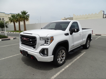 جي ام سي  سييرا  اي تي 4  2021  اوتوماتيك  53,000 كم  8 سلندر  دفع رباعي  بيكب  أبيض