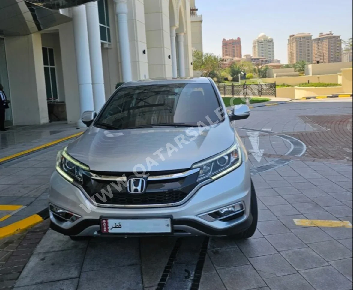 هوندا  سي آر في  تورينغ  2016  اوتوماتيك  130,000 كم  4 سلندر  دفع كلي مستمر  اس يو في  فضي