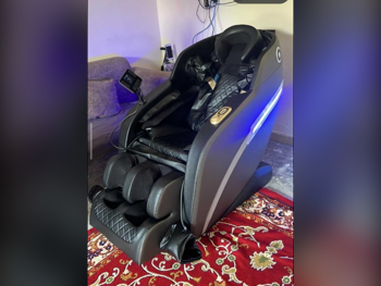 كرسي التدليك ليكون  أسود  كل الجسم  رباعي الأبعاد