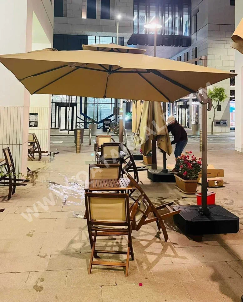 خِيَم خيمة السقف  - بني  -الطول: 300 سنتيمتر  -العرض: 300 سنتيمتر  -الارتفاع: 250 سنتيمتر