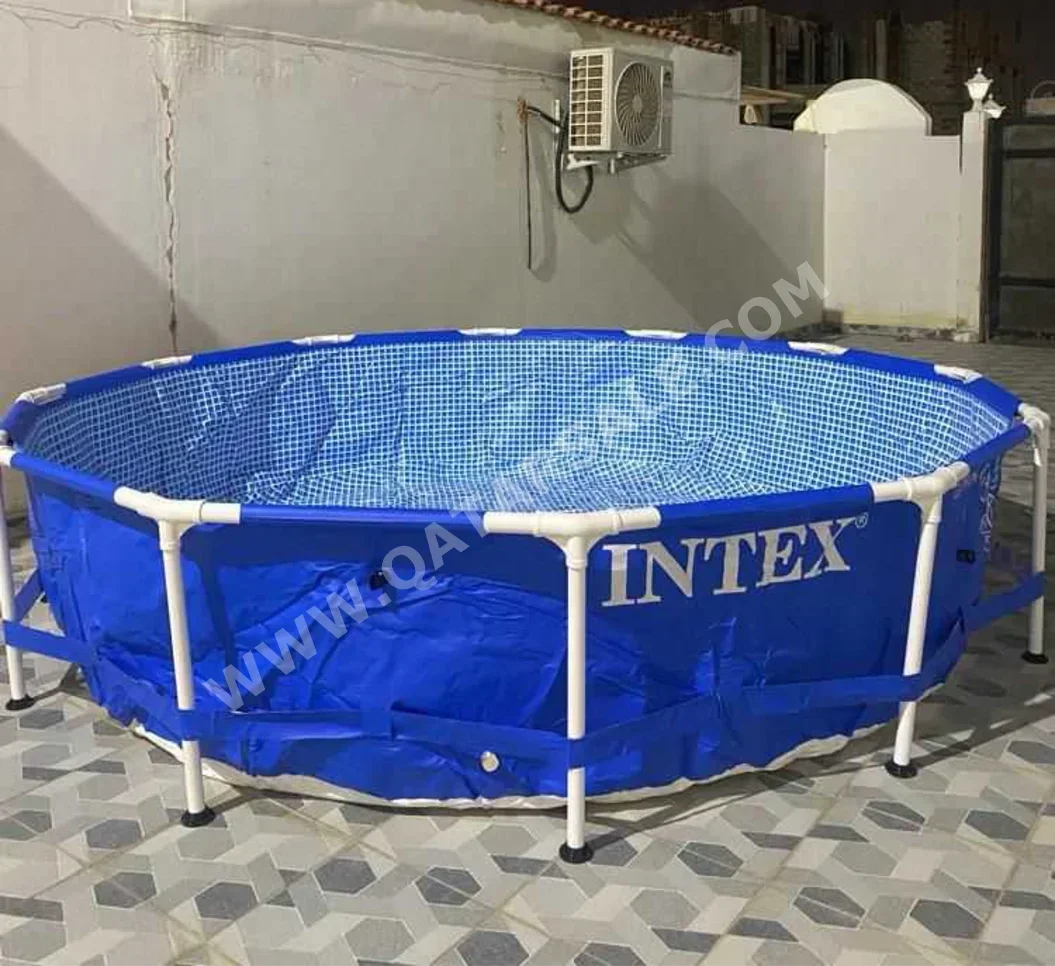 حوض سباحة  - أزرق