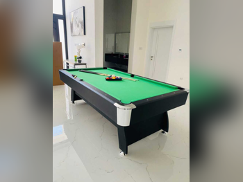 أخضر و أسود طاولة بلياردو