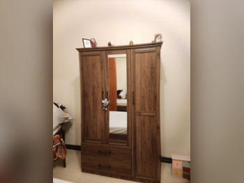 أطقم غرف نوم - طقم مكون من 3 قطع