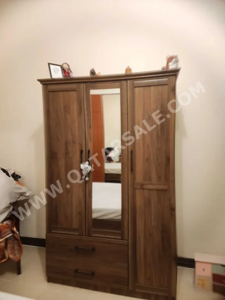 أطقم غرف نوم - طقم مكون من 3 قطع