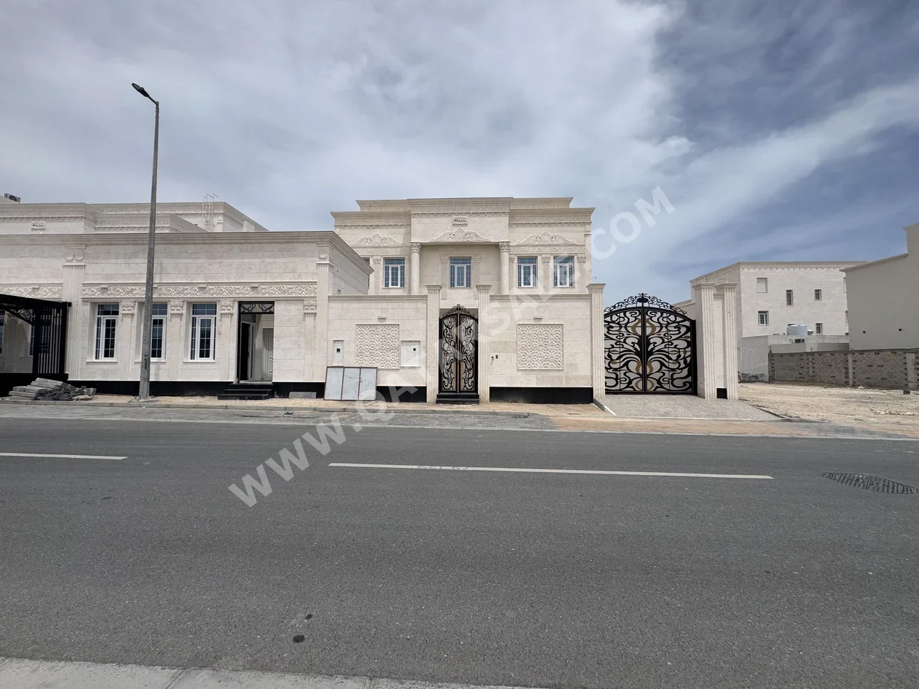 سكن عائلي  - غير مفروشة  - الوكرة  - الوكير  - 8 غرف نوم