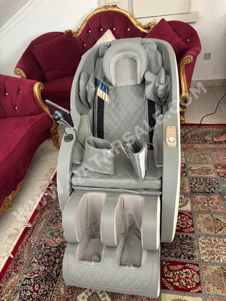 كرسي التدليك أبيض  كل الجسم  رباعي الأبعاد