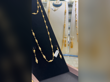 الذهب طقم  البحرين  نسائي  حسب الوزن  32.19 غرام  بدون حجر  ضمان الصيانة  توصيل مجاني  ذهب أصفر  عيار 21