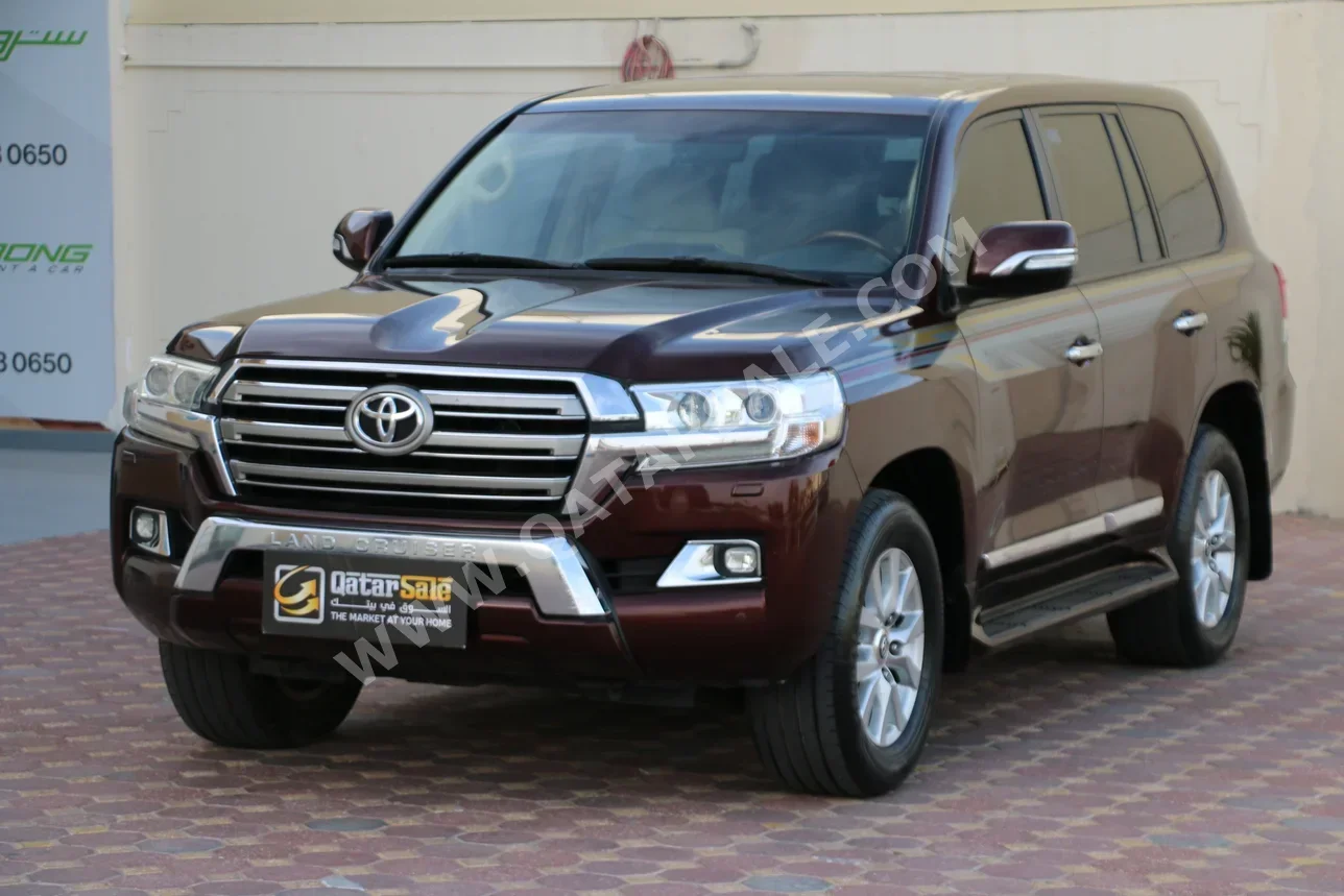 تويوتا  لاند كروزر  جي اكس ار  2016  اوتوماتيك  234,000 كم  8 سلندر  دفع رباعي  اس يو في  عنابي