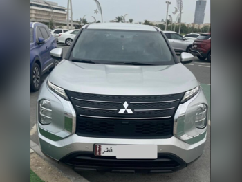 ميتسوبيشي  أوت لاندر  2024  اوتوماتيك  100,000 كم  4 سلندر  سحب امامي  اس يو في  فضي