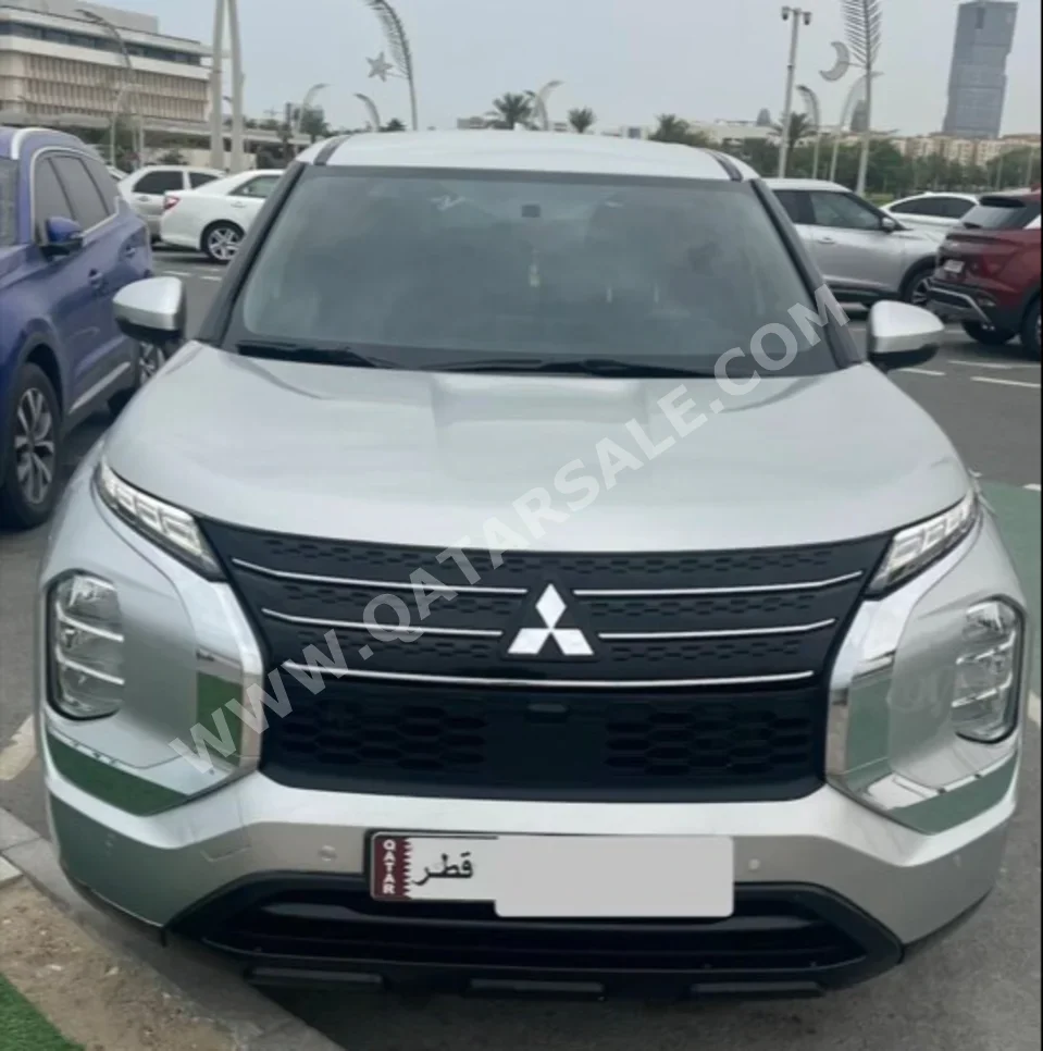 ميتسوبيشي  أوت لاندر  2024  اوتوماتيك  100,000 كم  4 سلندر  سحب امامي  اس يو في  فضي