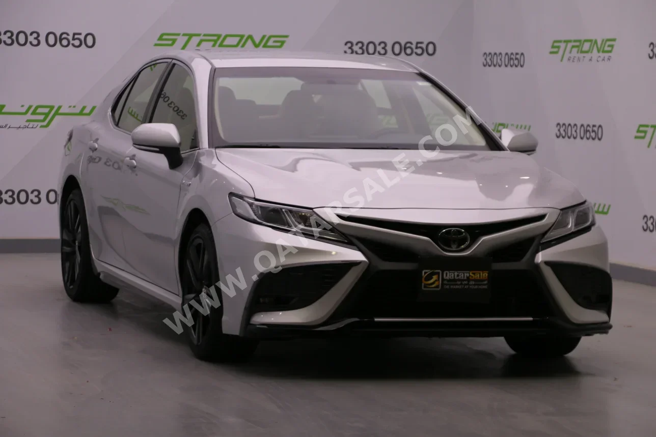 تويوتا  كامري  أل اي  2022  اوتوماتيك  100,000 كم  4 سلندر  سحب امامي  سيدان  فضي