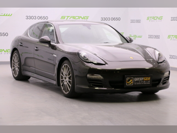 بورش  بانميرا  اس-هايبرد  2012  اوتوماتيك  91,000 كم  6 سلندر  دفع خلفي  سيدان  رمادي