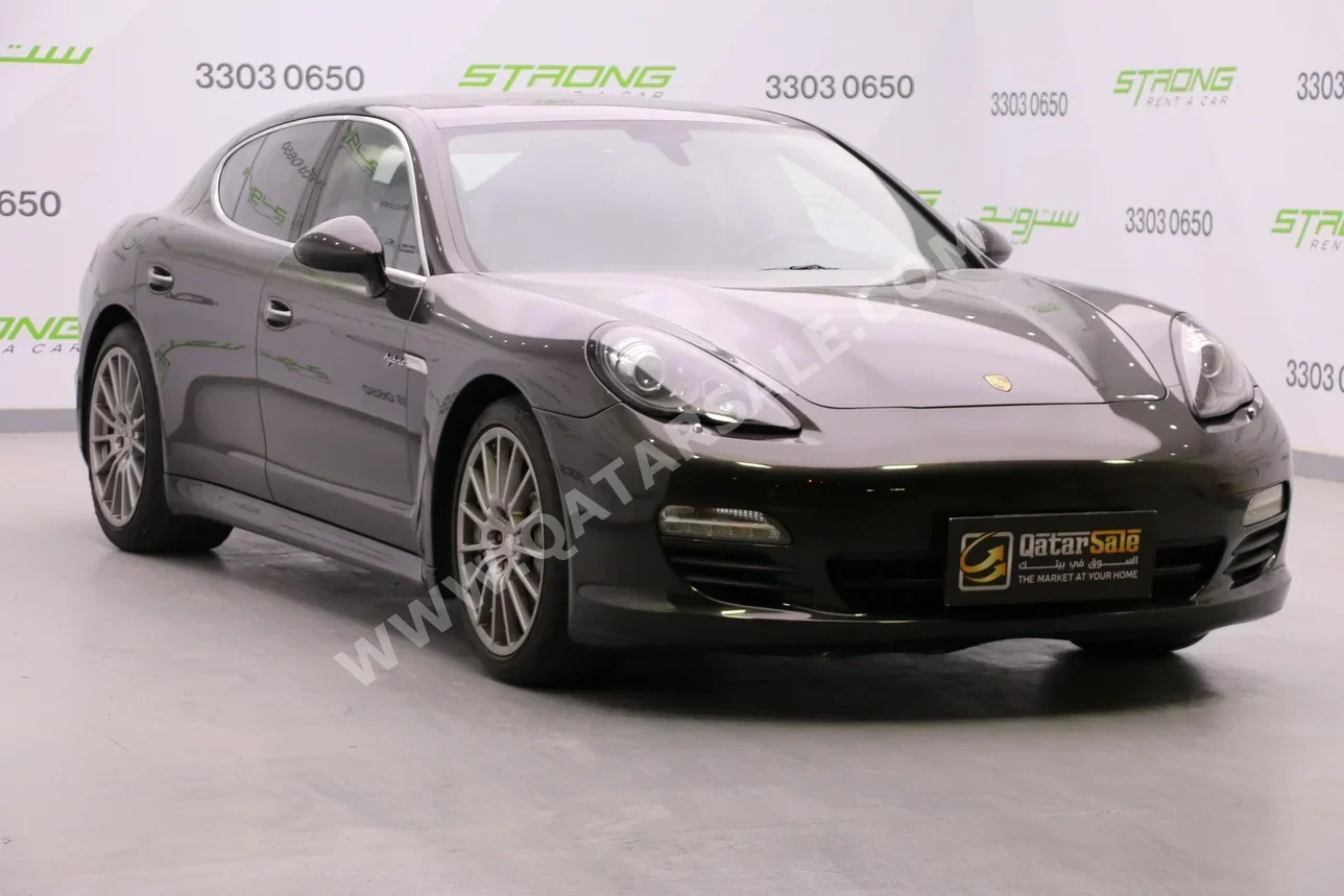 بورش  بانميرا  اس-هايبرد  2012  اوتوماتيك  91,000 كم  6 سلندر  دفع خلفي  سيدان  رمادي