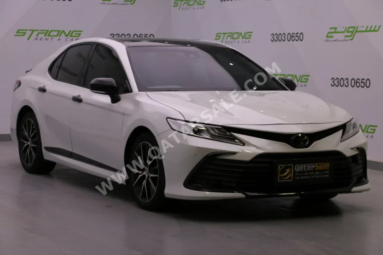 تويوتا  كامري  ليمتد  2022  اوتوماتيك  129,000 كم  6 سلندر  سحب امامي  سيدان  أبيض