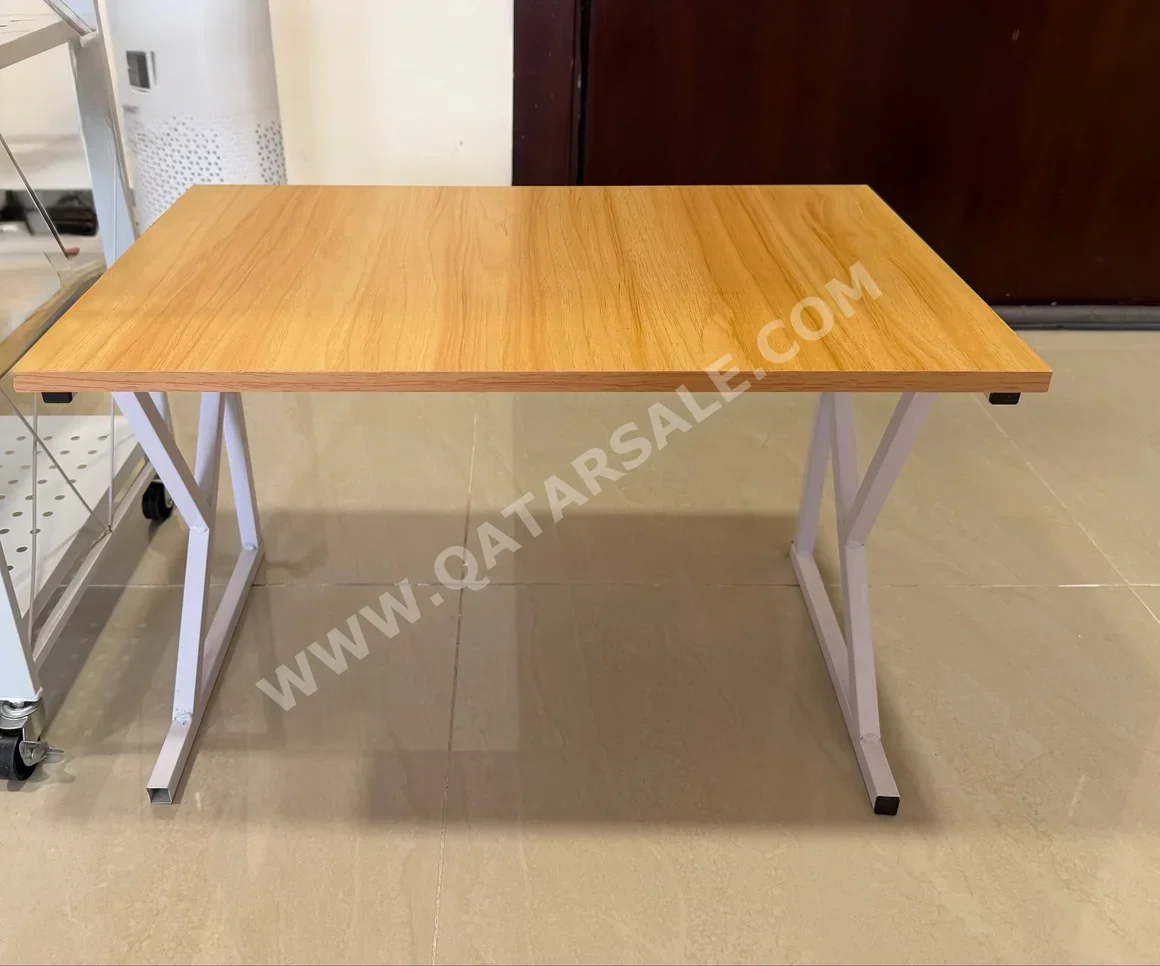 الطاولات والخزائن الجانبية منضدة القهوة  - اللون البيج