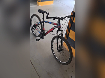 دراجة المدينة  - كبير جدًا (21-22 بوصة)  - أحمر