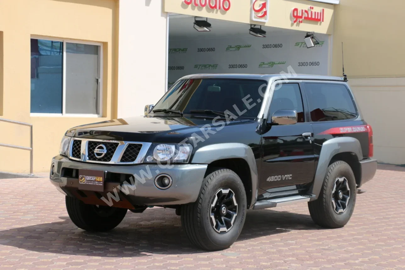 نيسان  باترول  سوبر سفاري  2022  عادي  70,000 كم  6 سلندر  دفع رباعي  اس يو في  أسود و رمادي