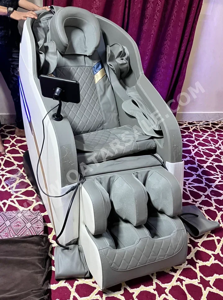 كرسي التدليك بيست مساج  أبيض  الصين  كل الجسم  رباعي الأبعاد