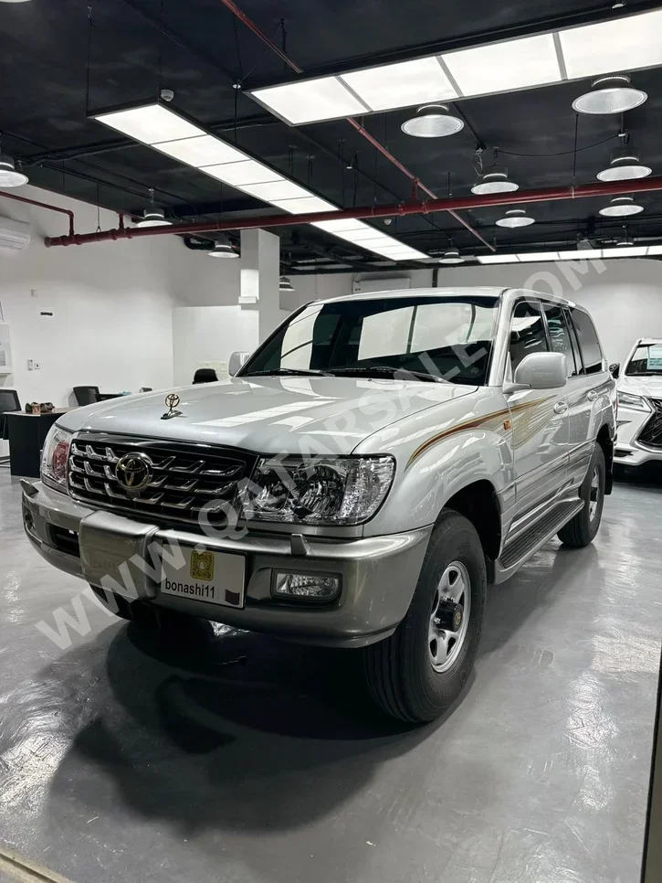 Toyota  Land Cruiser  GXR  2005  Automatic  72,973 Km  6 Cylinder  Four Wheel Drive (4WD)  SUV  Silver