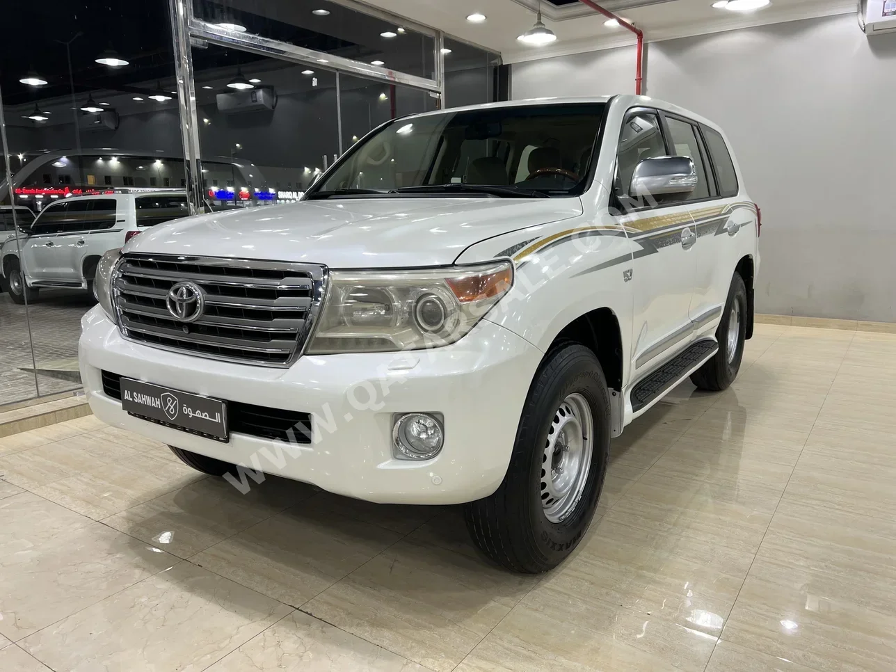 تويوتا  لاند كروزر  في اكس ار  2013  اوتوماتيك  277,000 كم  8 سلندر  دفع رباعي  اس يو في  أبيض
