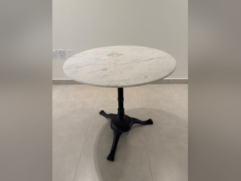 الطاولات والخزائن الجانبية طاولة متعددة الاستخدامات  - أبيض