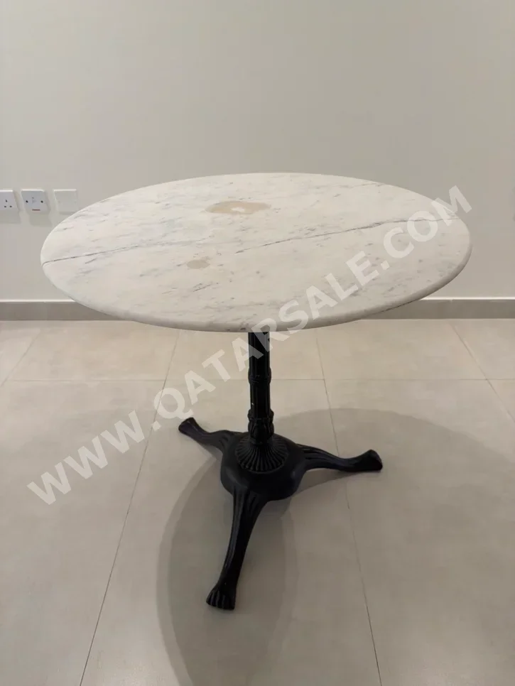 الطاولات والخزائن الجانبية طاولة متعددة الاستخدامات  - أبيض