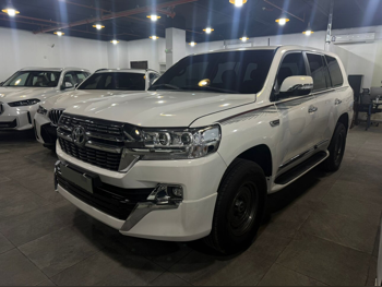 تويوتا  لاند كروزر  جي اكس ار  2009  اوتوماتيك  256,000 كم  6 سلندر  دفع رباعي  اس يو في  أبيض