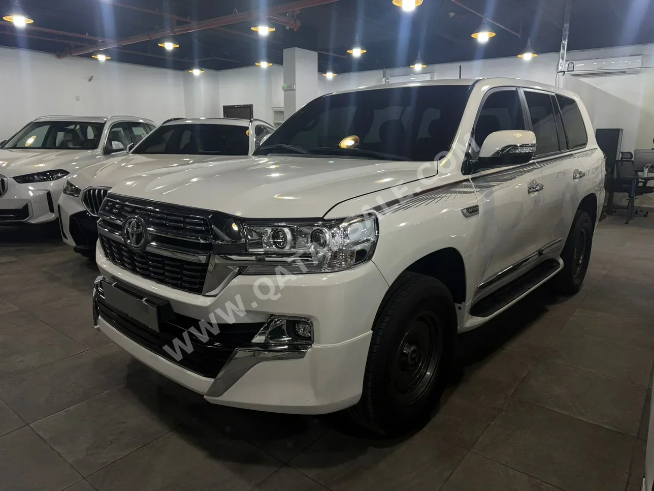 تويوتا  لاند كروزر  جي اكس ار  2009  اوتوماتيك  256,000 كم  6 سلندر  دفع رباعي  اس يو في  أبيض